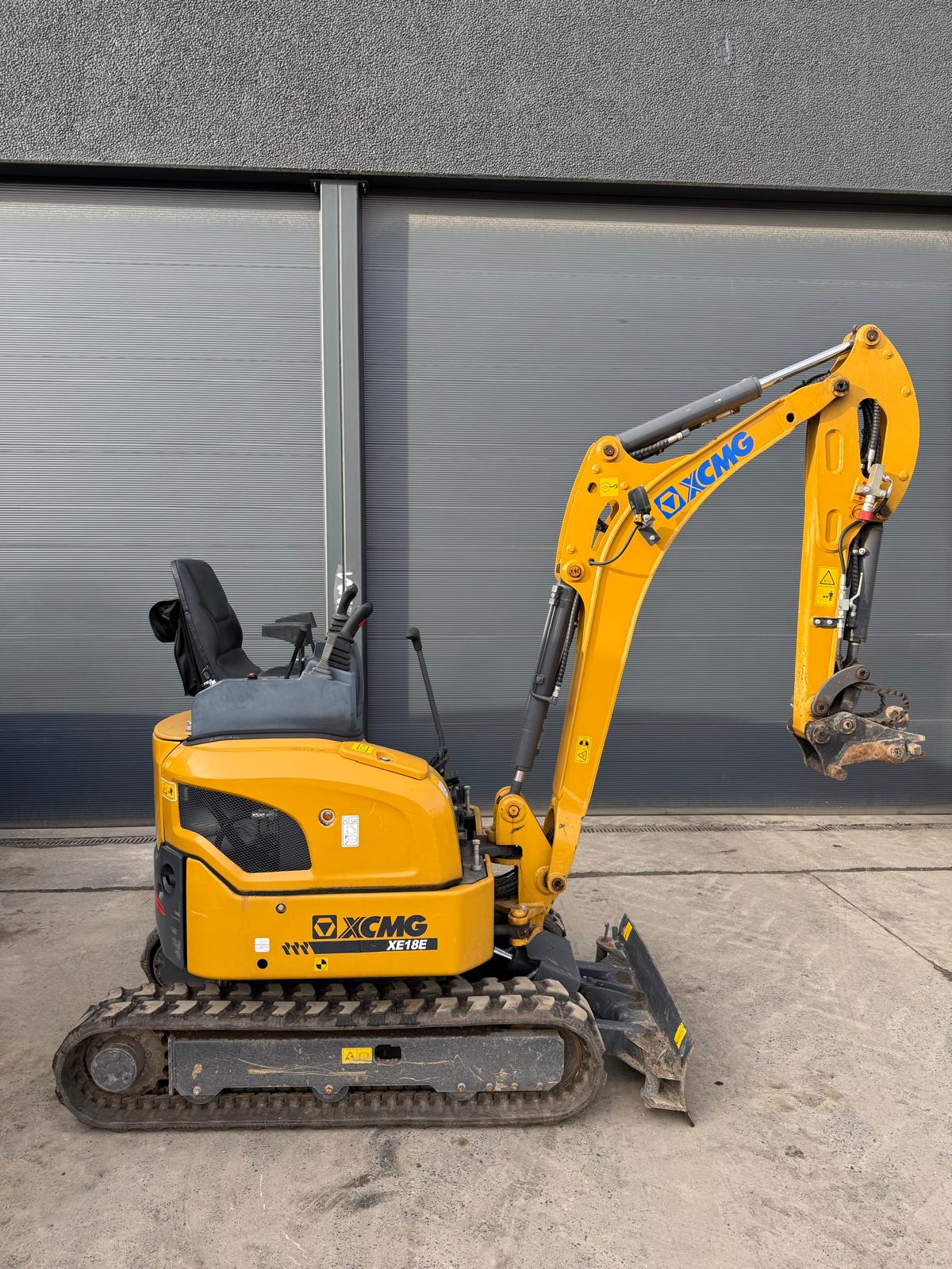 XCMG XE18E minigraver